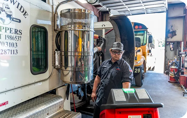 photo-mechanic-repairing-servicing-cleaning-truck-modern-clean-workshop 1 (1) photo mechanic repairing servicing cleaning truck modern clean workshop 1 1 1